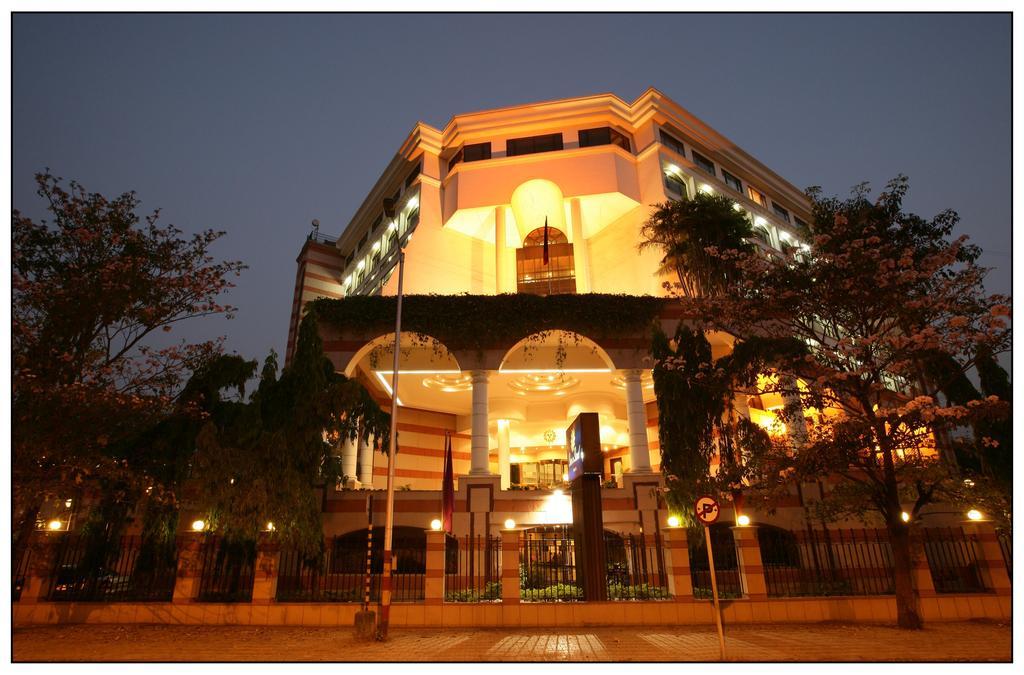 Sun-N-Sand Pune Exterior photo