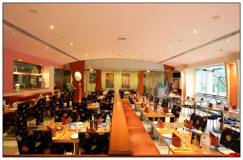 Sun-N-Sand Pune Exterior photo